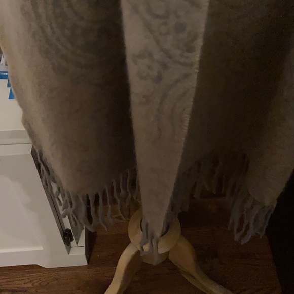 V Fraas 100% cashmere scarf - Picture 5 of 10